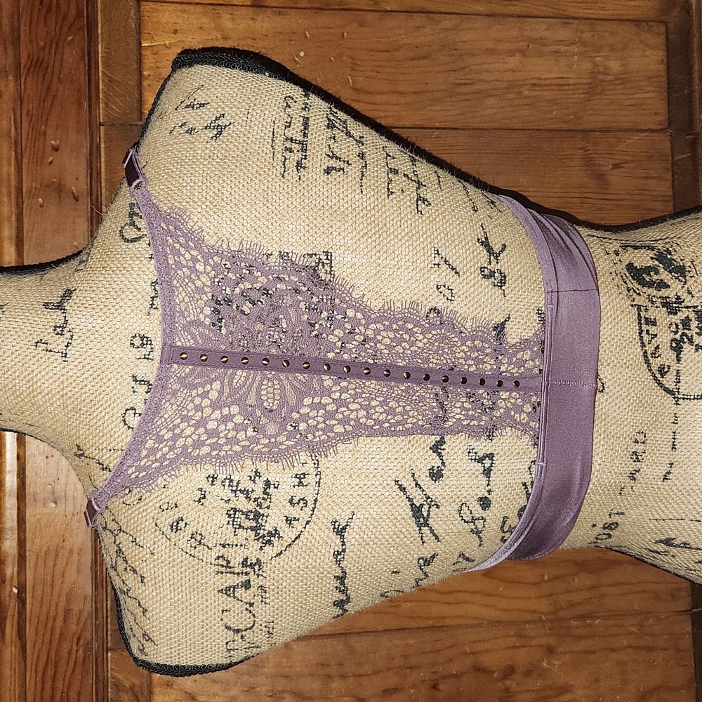 Victoria's Secret 32D bra front closure